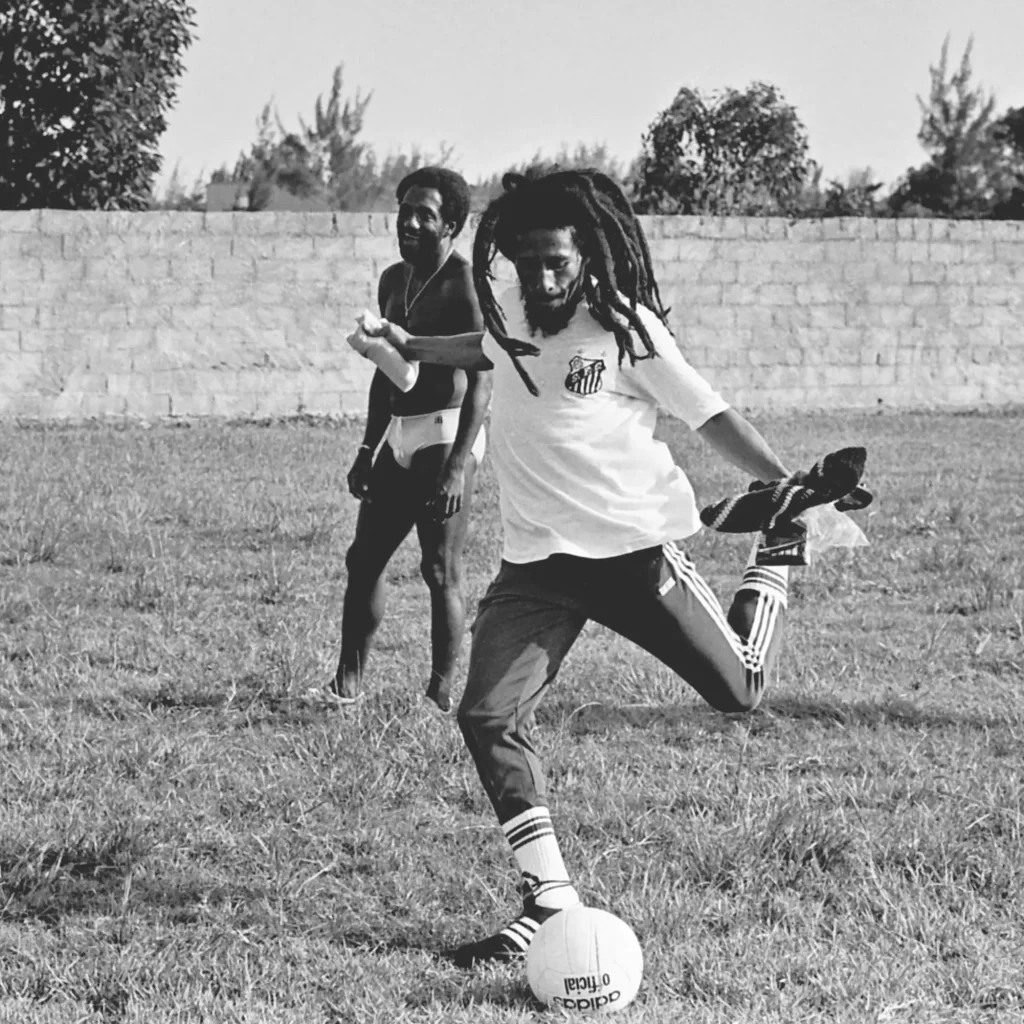 Bob Marley: One Love, filme sobre uma das maiores lendas do reggae, terá ação em conjunto com o Santos FC. - cabanageek