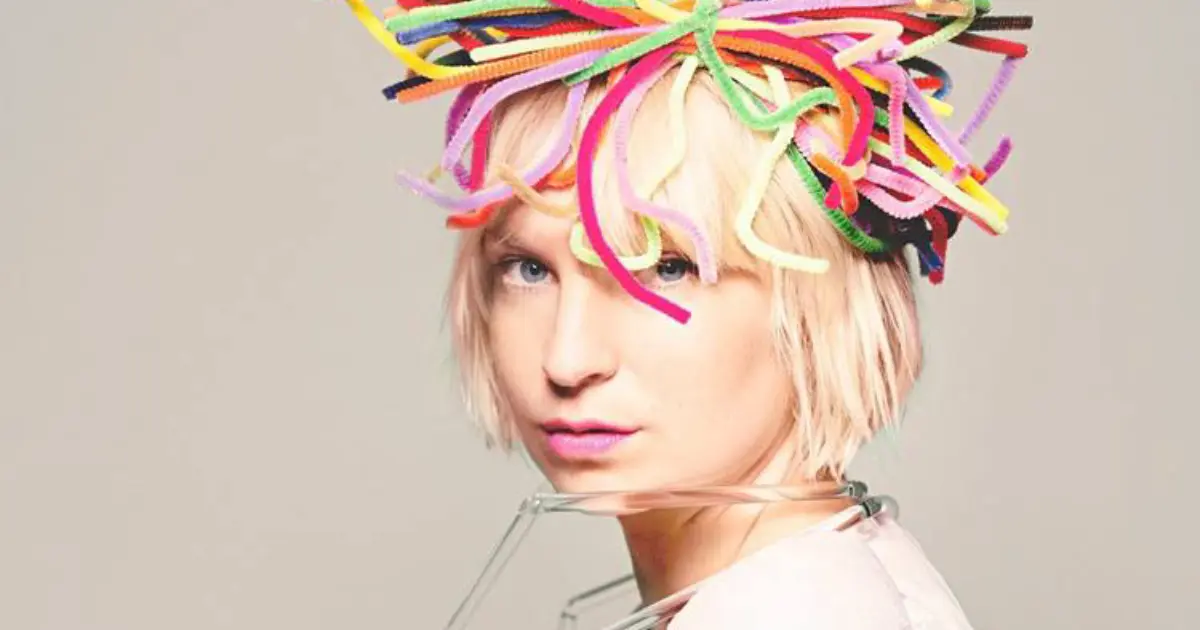 Sia anuncia seu novo álbum, intitulado ‘Reasonable Woman’; Confira: