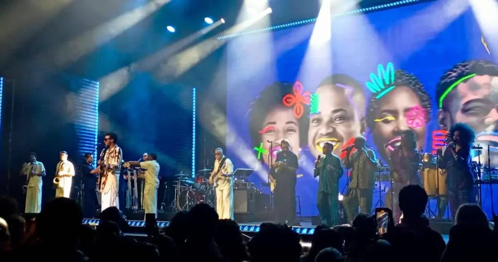 Baile-a-la-Baiana-de-Seu-Jorge-agita-o-Vibra-Sao-Paulo-cabanageek-1