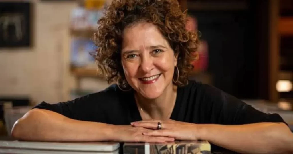 Carla Madeira, autora de Tudo É Rio. - Cabana Geek