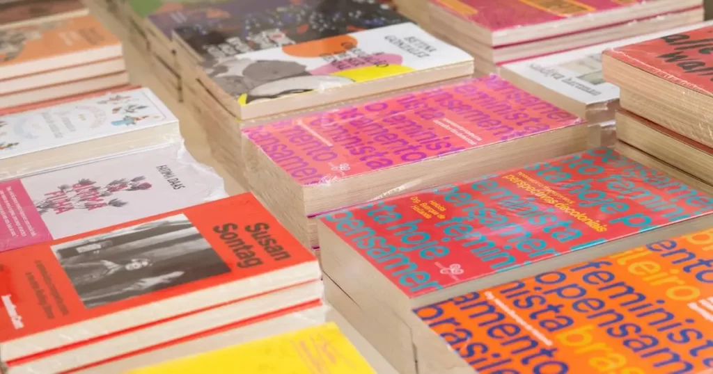 Feira de livros no LOBA Festival. - Cabana Geek