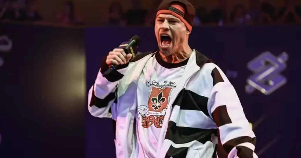 Caracterizado como Chorão, José Loreto empolga o público na CCXP25. - Cabana Geek