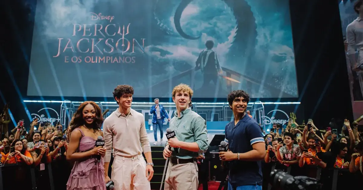 CCXP25 | Trio de Percy Jackson surpreende fãs ao falar em português