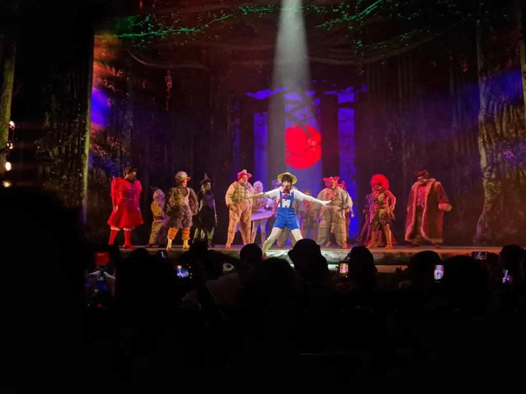 Pinóquio e outros personagens vão entrar em confronto contra Lord Farquaad em Shrek - O Musical! - cabanageek